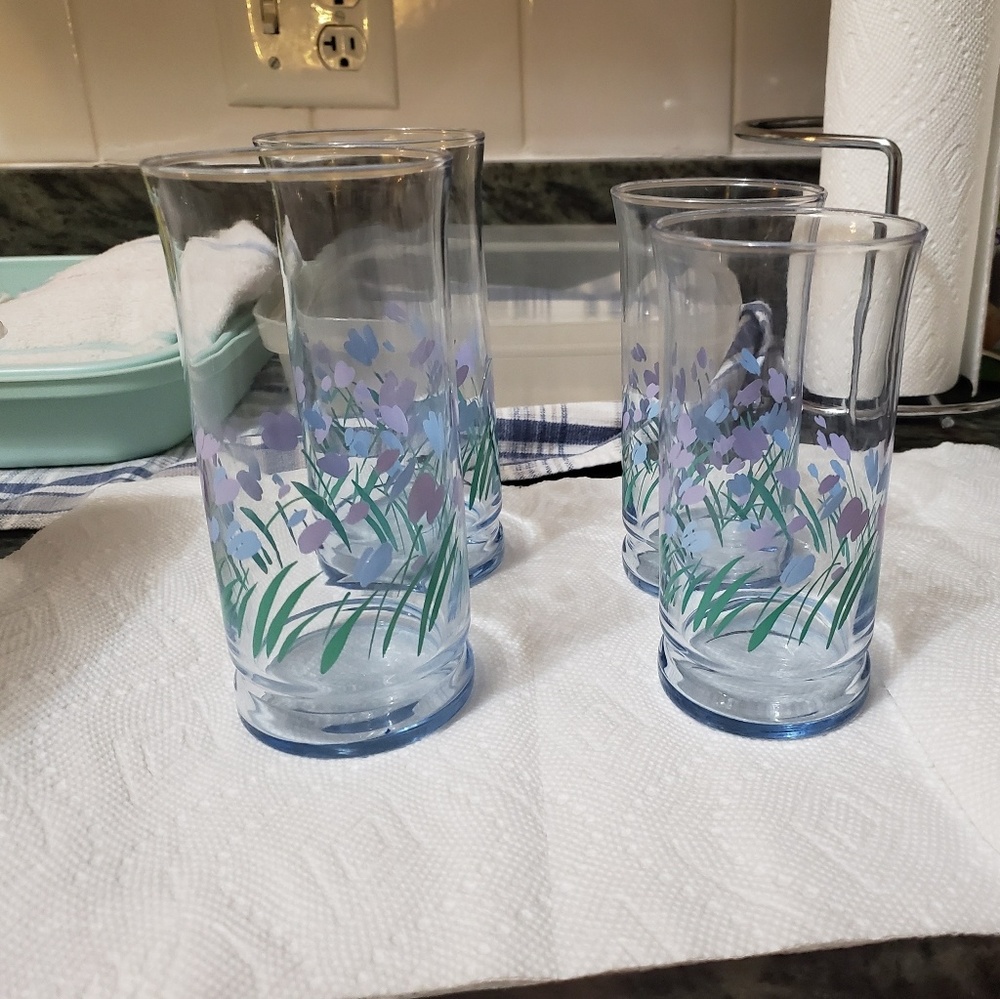 Sale set of 4 Painted Tulip Drinking Glasses